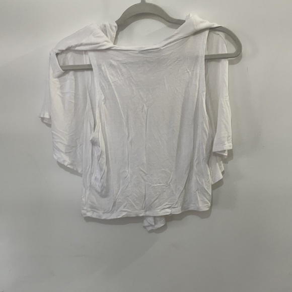 White top - Picture 3 of 4